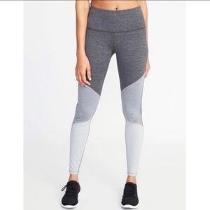 OLD NAVY Colorblocked Compression Leggings